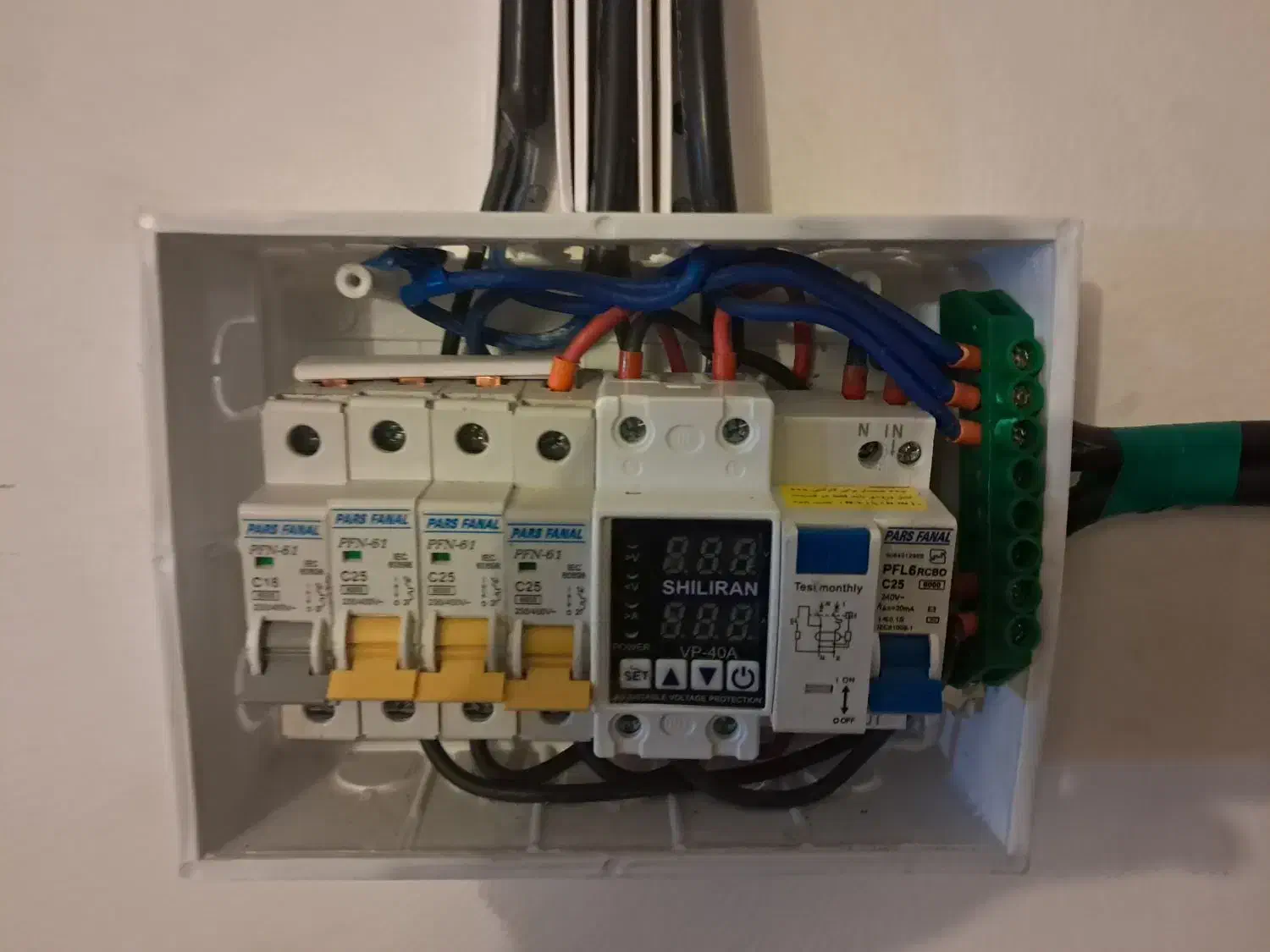 خدمات برق ساختمان نصب ایفون، نصب لوستر،نصب لاینر|خدمات پیشه و مهارت|اصفهان, سعادت‌آباد|دیوار