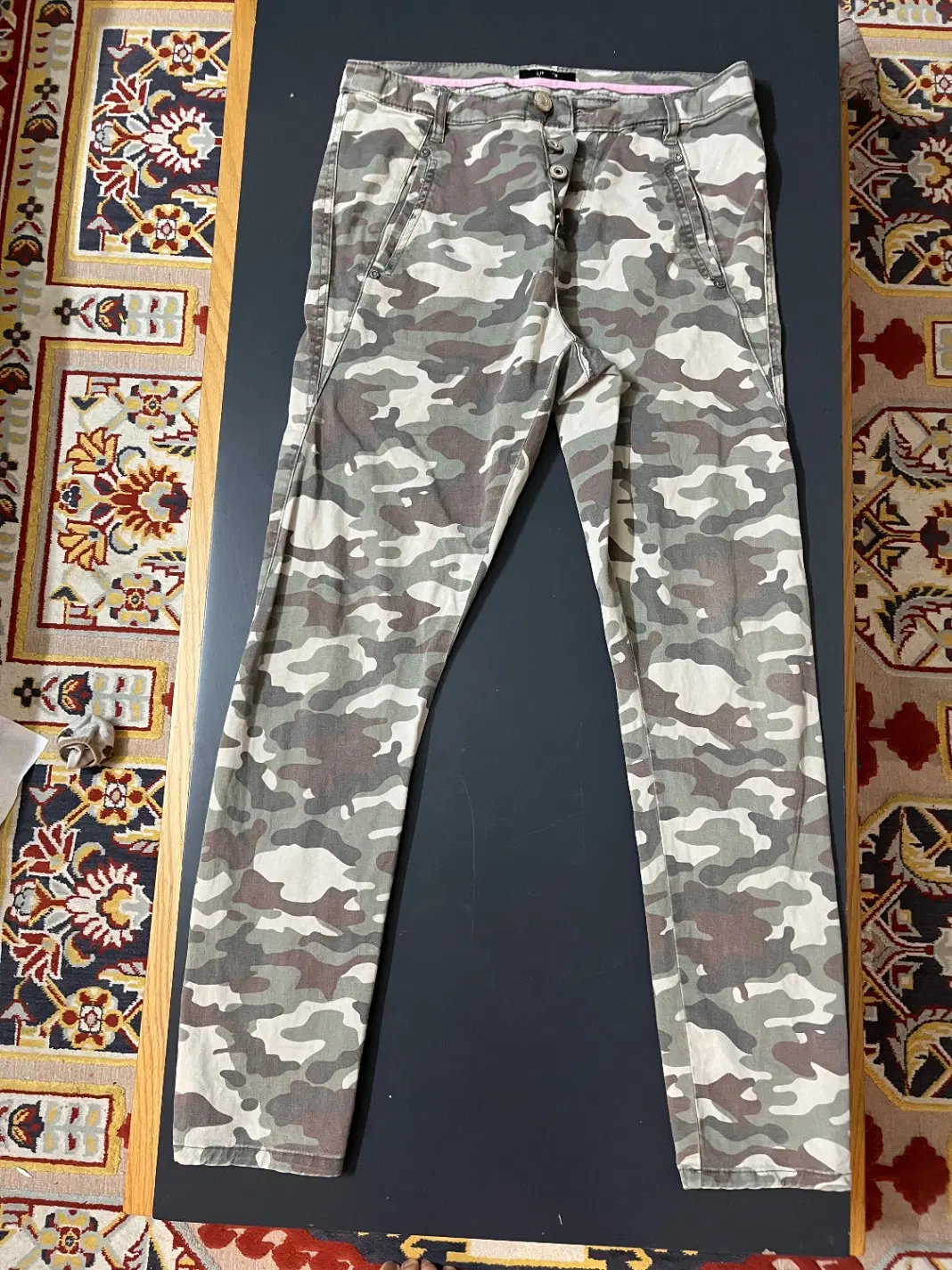 شلوار|لباس|مشهد, دانشجو|دیوار
