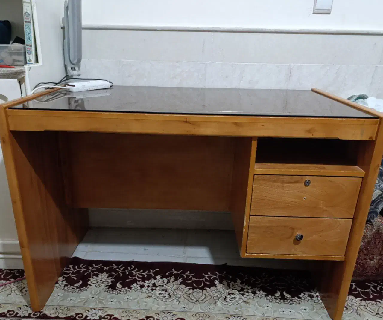 میز تحریر|میز تحریر و کامپیوتر|قم, شهید رجایی|دیوار