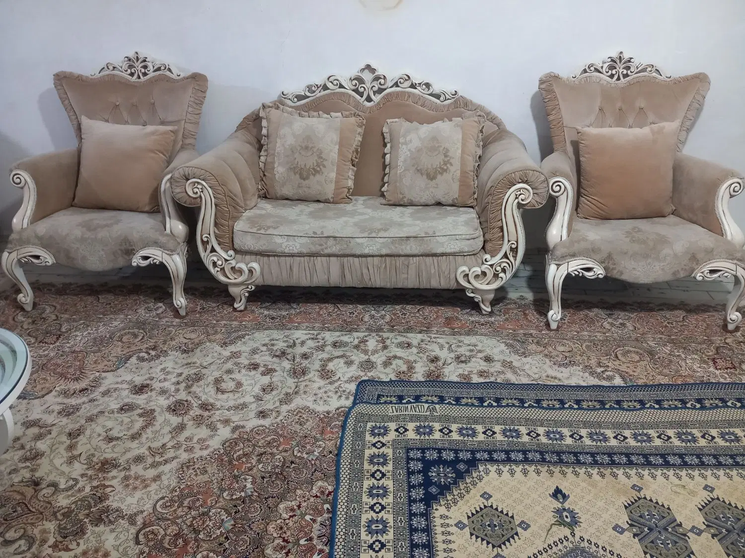 مبل|مبلمان خانگی و میز عسلی|صحنه, |دیوار