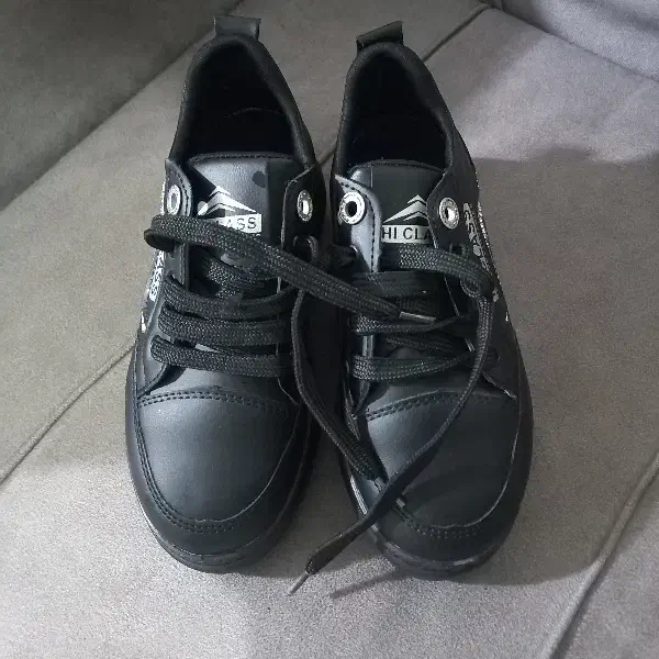 کفش|کفش و لباس بچه|کرمانشاه, |دیوار