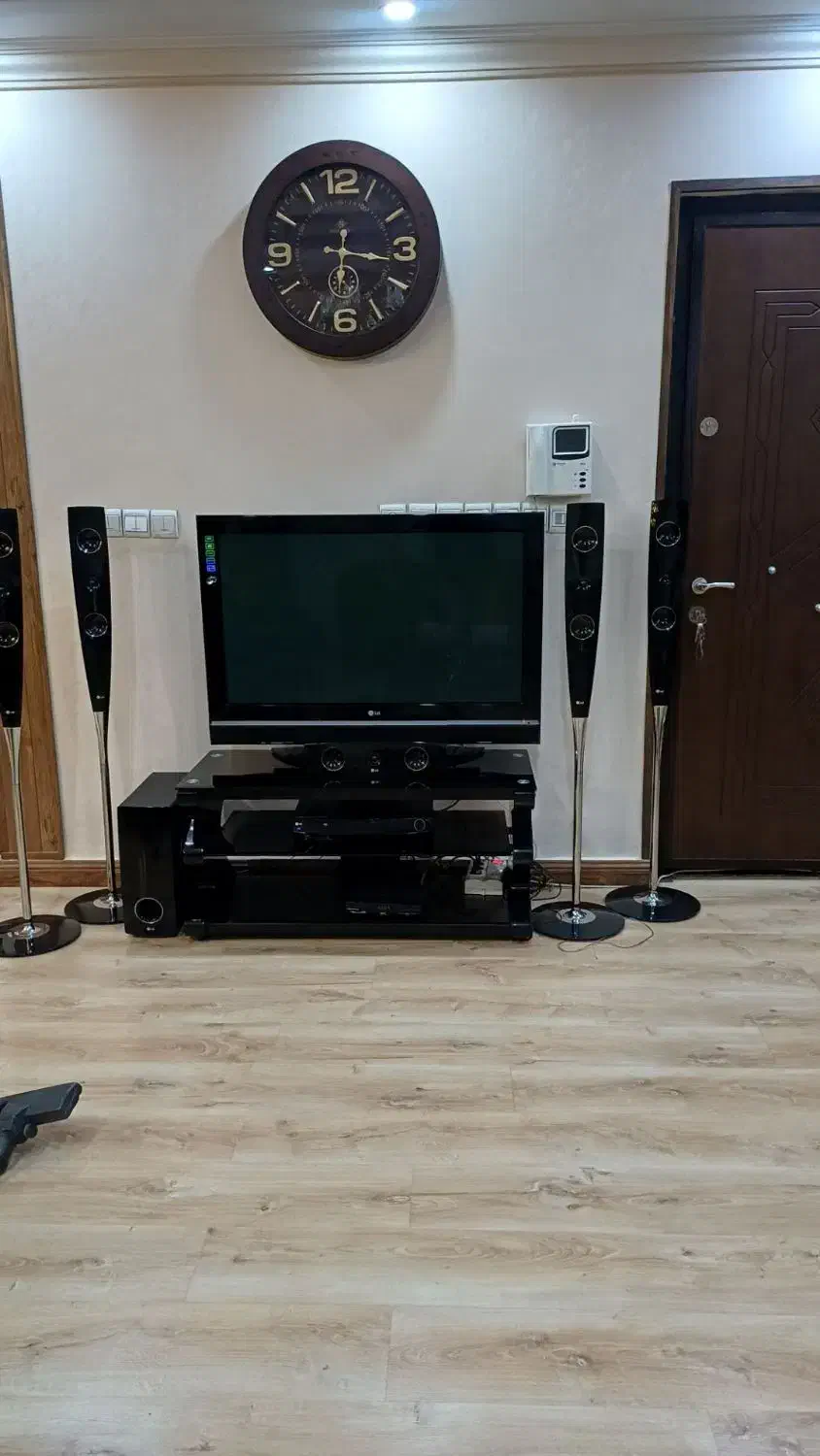 میز تلوزیون تلوزیون و سینما خانواده اصل ال جی|تلویزیون و پروژکتور|قزوین, |دیوار