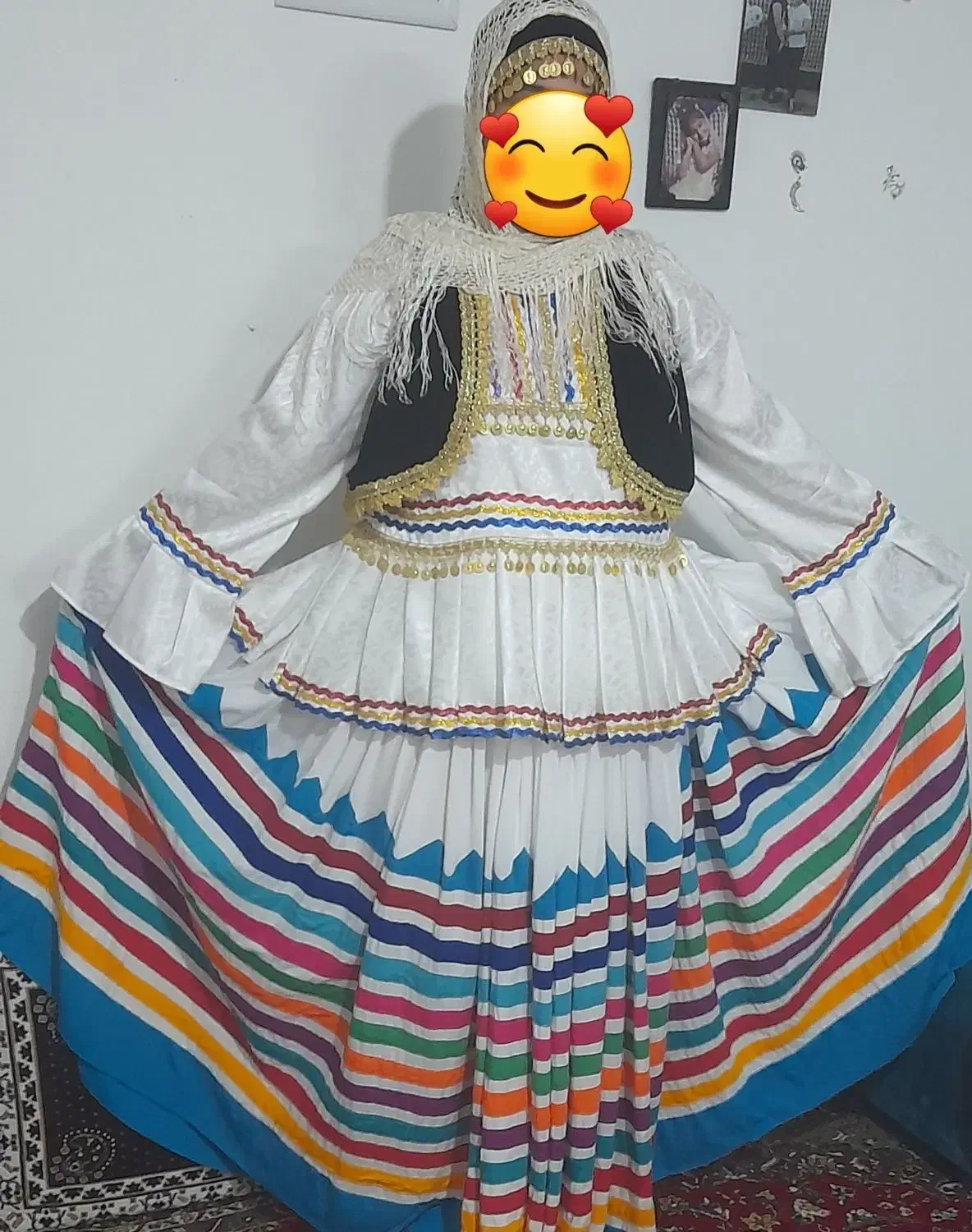 لباس محلی.|لباس|کلاچای, |دیوار