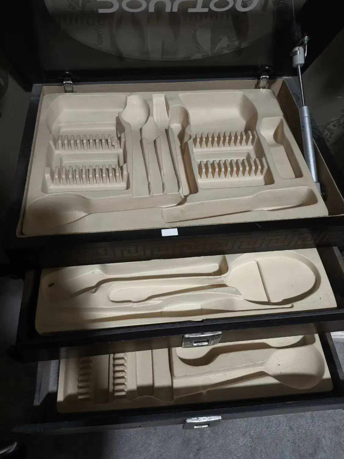 جا قاشقی|آب‌چکان و نظم‌دهنده ظروف|مشهد, شفا|دیوار