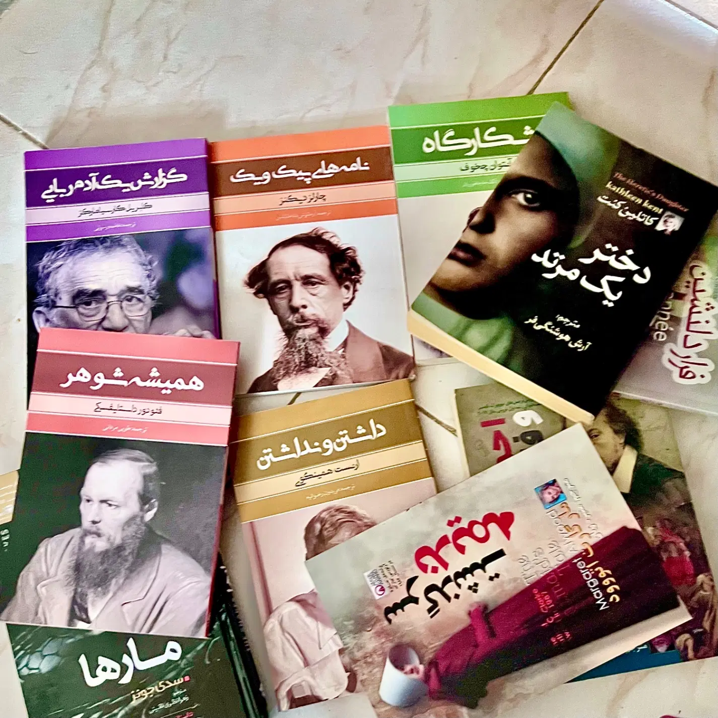 کتاب|کتاب و مجله ادبی|قائن, |دیوار
