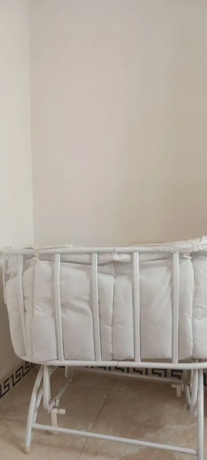 گهواره|تخت و صندلی بچه|هشتگرد, مدرس|دیوار