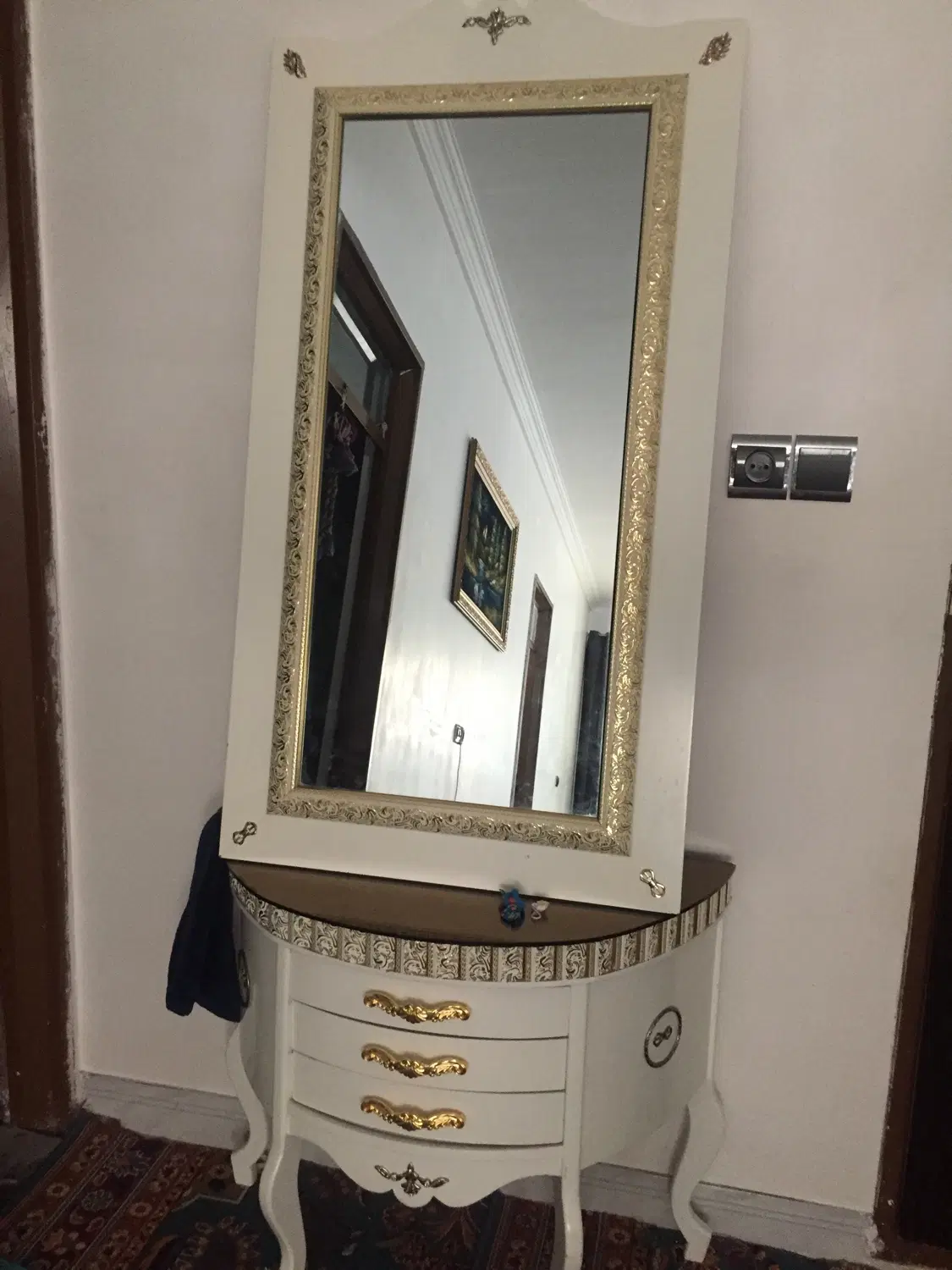 آینه|آینه|زابل, |دیوار