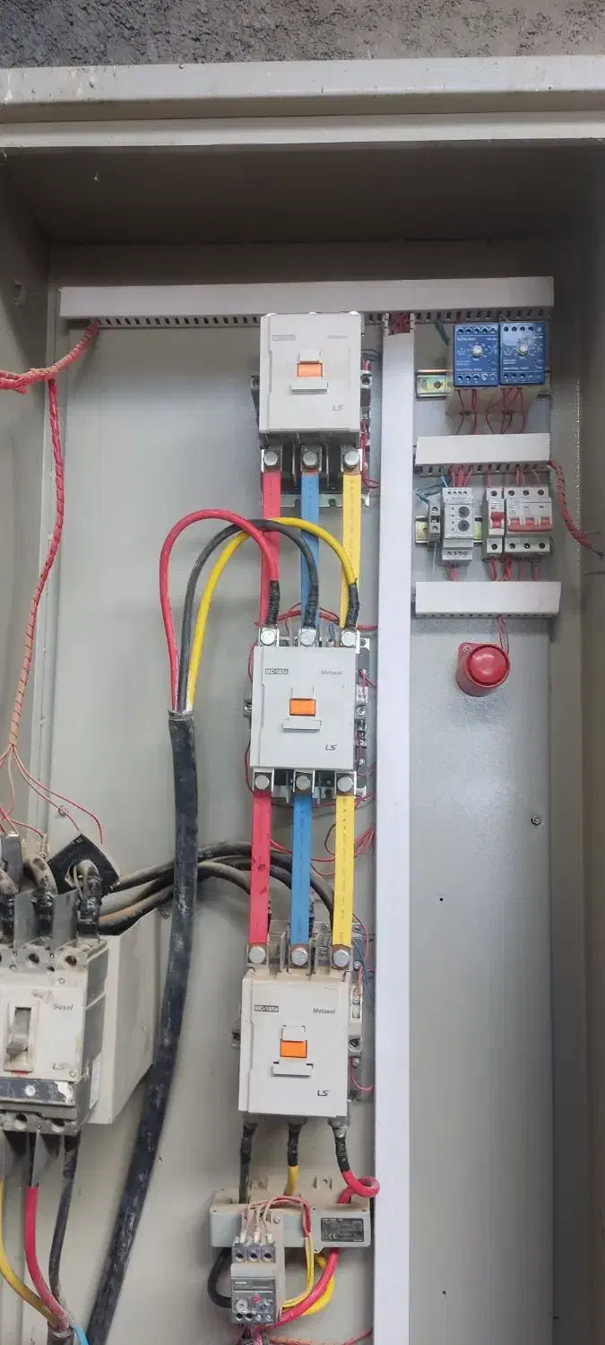 مونتاژ و نصب وعیب یابی تابلو برق های صنعتی|خدمات پیشه و مهارت|اراک, |دیوار