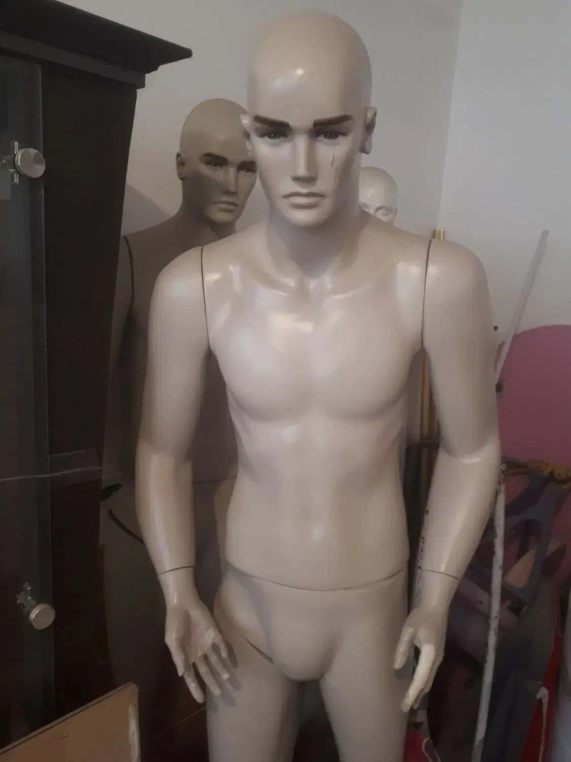 مانکن|فروشگاه و مغازه|رشت, معلولین|دیوار