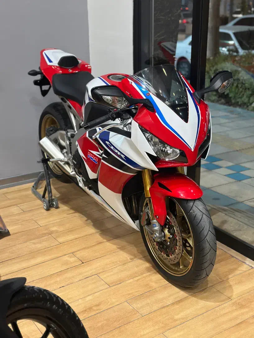 Cbr 1000 s spishiyal 2014|موتورسیکلت|تهران, بهارستان|دیوار