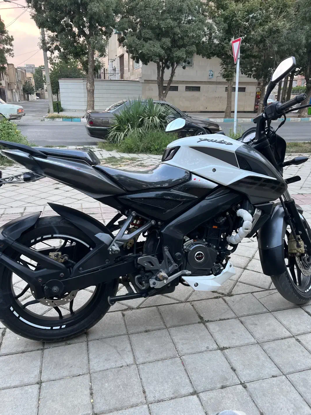 Ns۲۰۰|موتورسیکلت|همدان, |دیوار