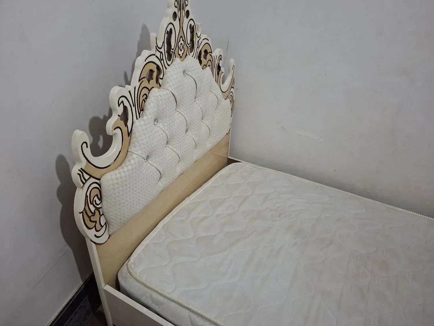 تخت خواب|تخت و سرویس خواب|قم, وادی السلام|دیوار