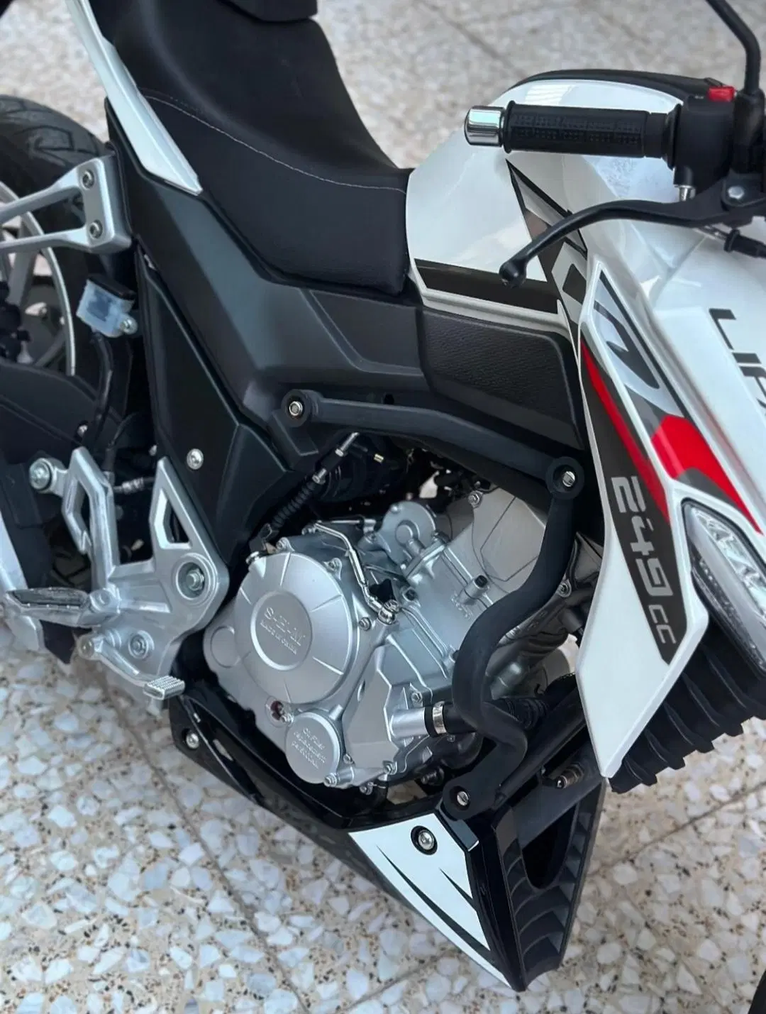 لیفان kps 250|موتورسیکلت|بروجن, |دیوار
