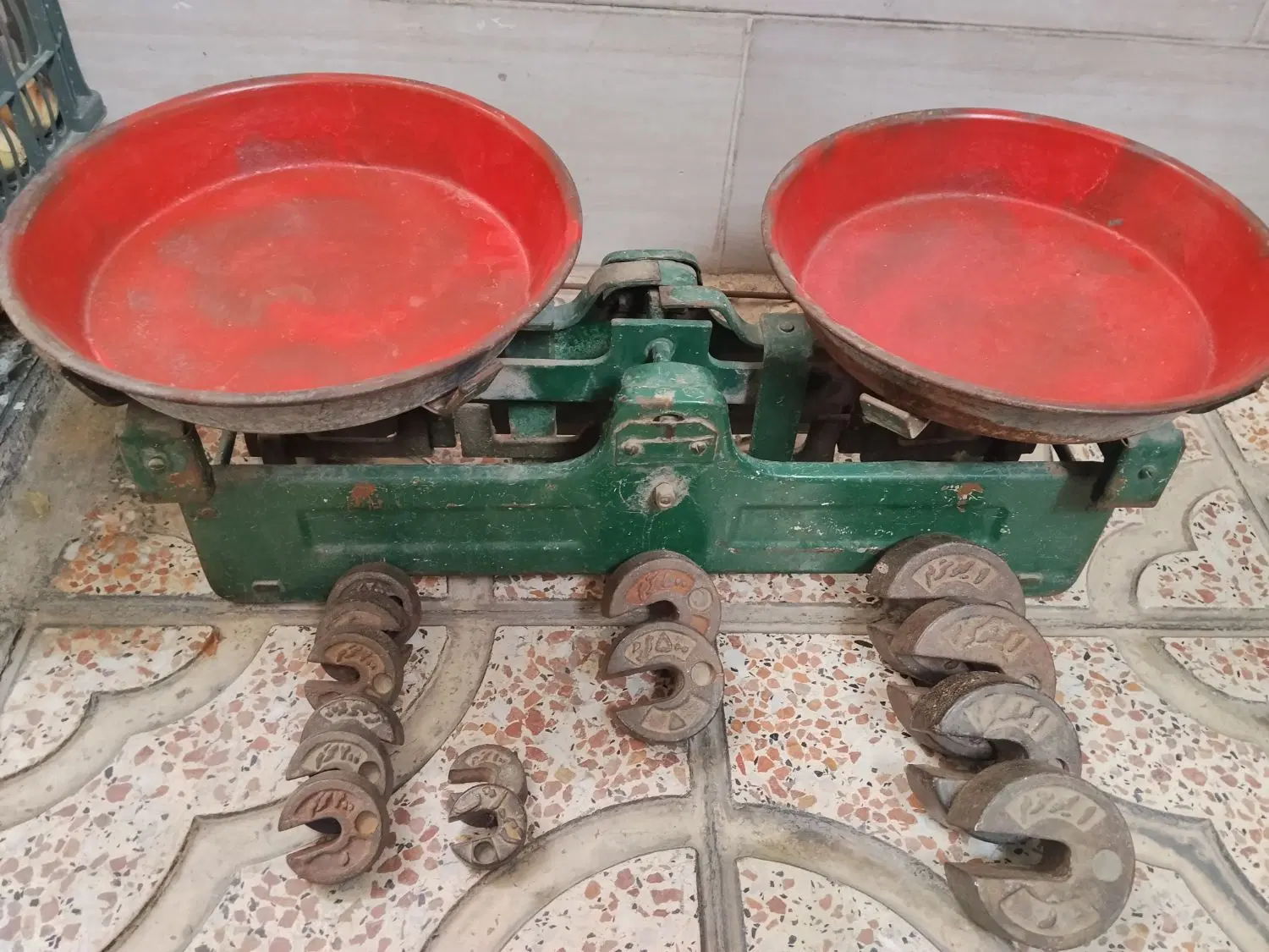 ترازو|ابزارآلات|مشکین‌دشت, |دیوار