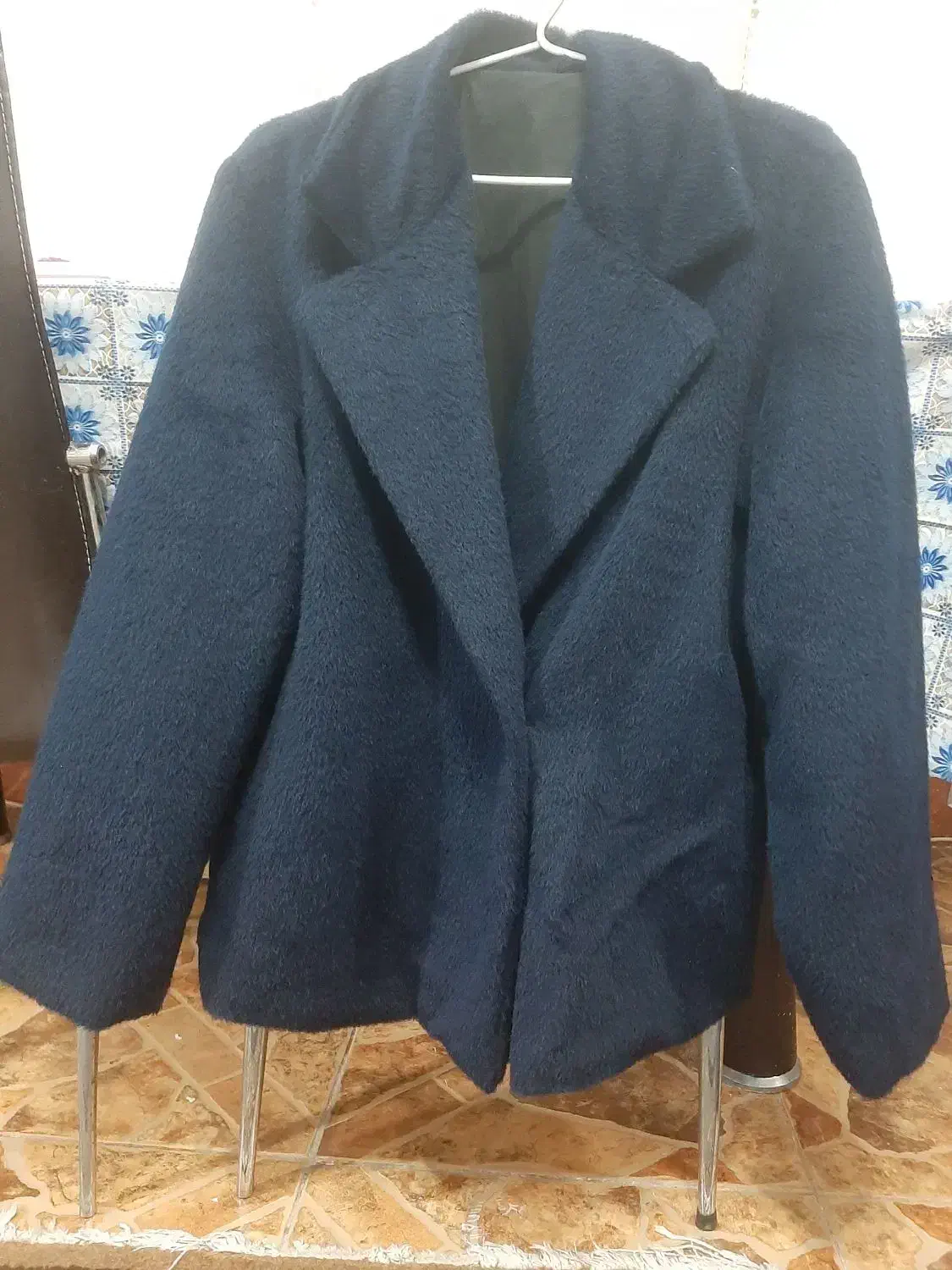 کت خز|لباس|رشت, سیا اسطلخ|دیوار