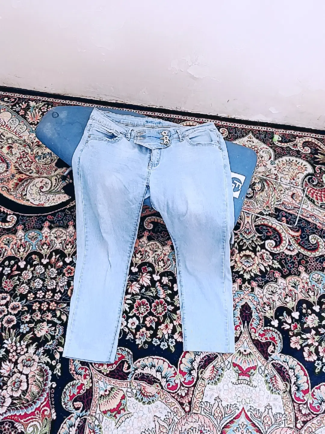 کتاب|کتاب و مجله ادبی|گرگان, |دیوار