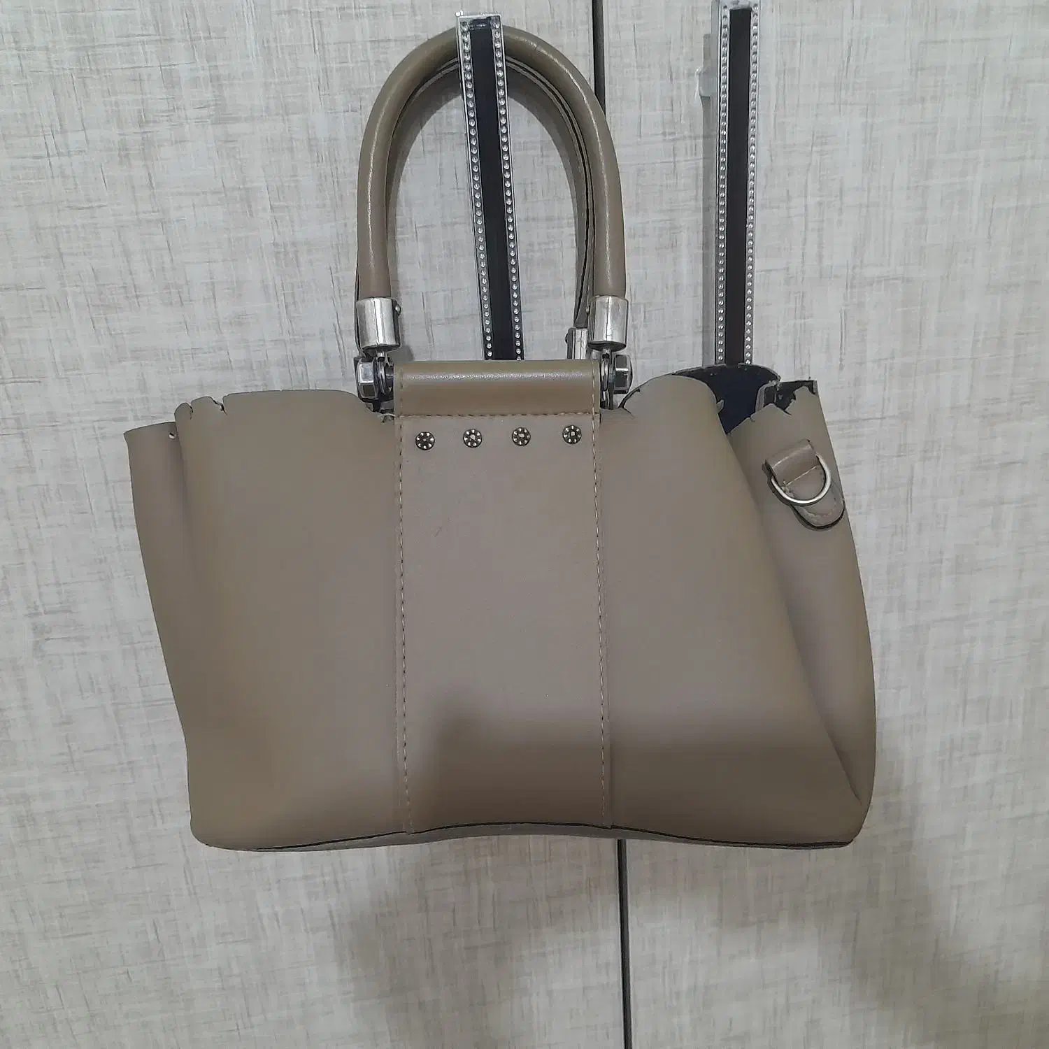 کیف|کیف، کفش، کمربند|خوسف, |دیوار