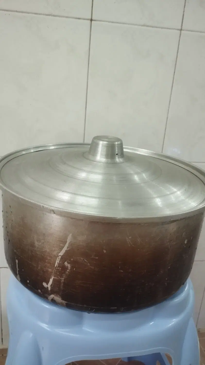 دیگ رویی|ظروف پختوپز|رشت, پیرکلاچای|دیوار