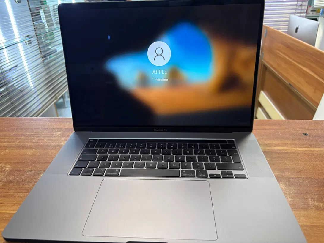 Macbook Pro 2019  A2141|رایانه همراه|تهران, فلسطین (میدان انقلاب)|دیوار