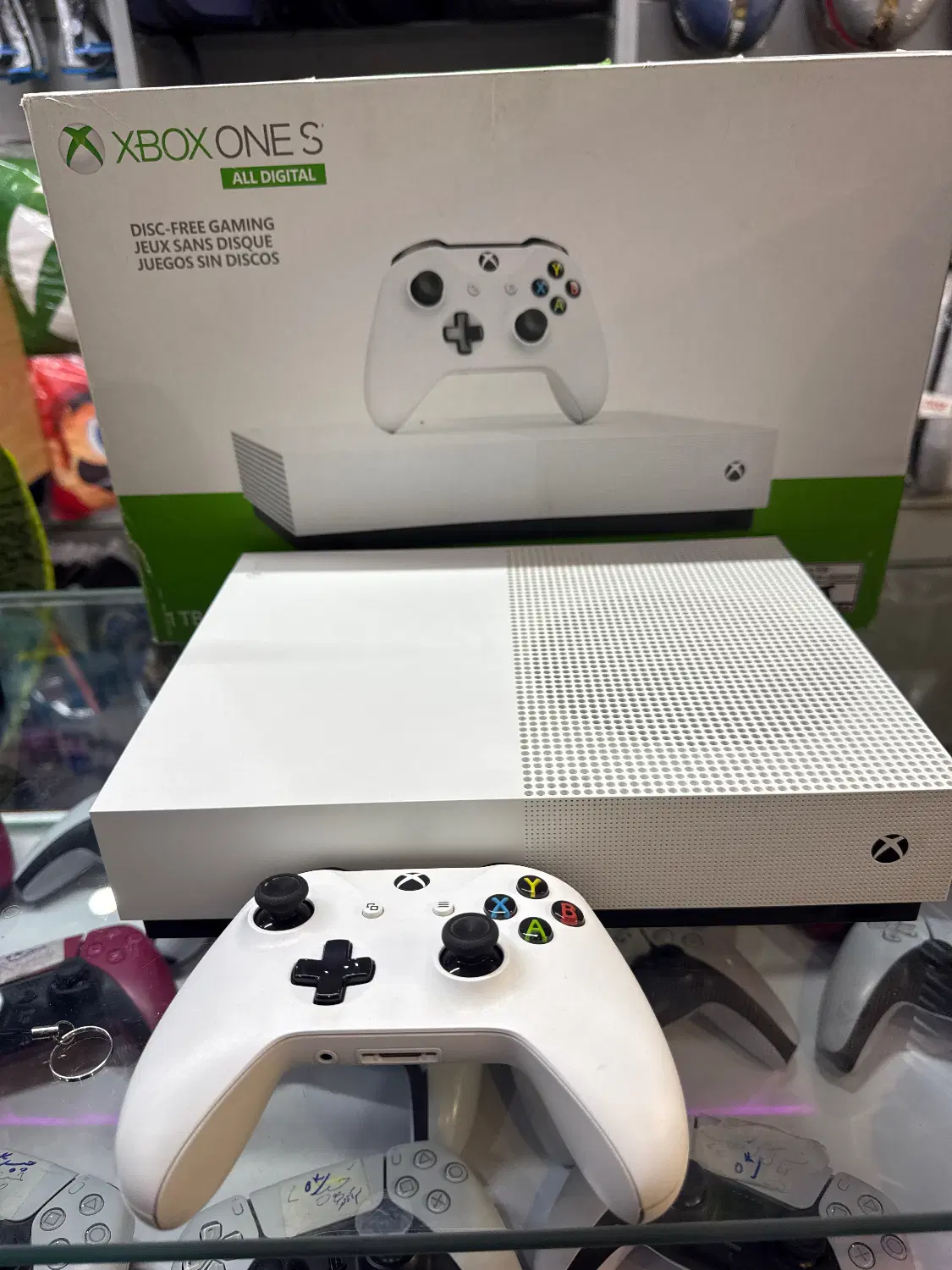 Xbox one s|کنسول، بازی ویدئویی و آنلاین|اصفهان, باغ نگاره|دیوار