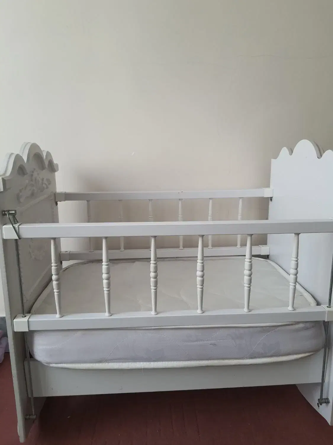 تخت|تخت و سرویس خواب|قم, نیروگاه|دیوار