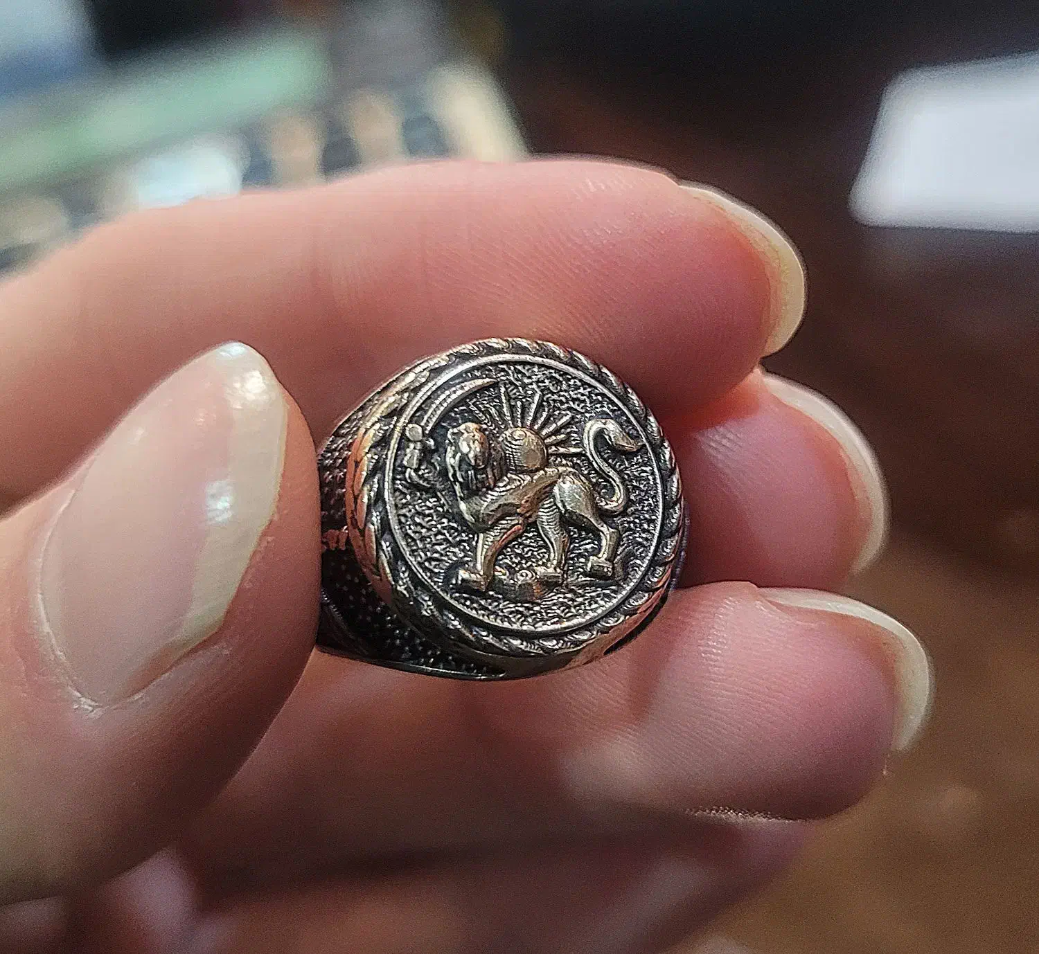 انگشتر|کلکسیون اشیاء عتیقه|بندر انزلی, امامزاده|دیوار