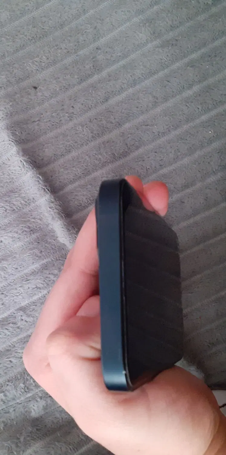 iPhone 13 normal|موبایل|بروجن, |دیوار