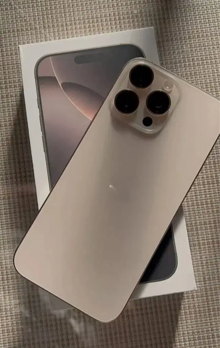 Iphone 16 pro max Gold|موبایل|همدان, |دیوار