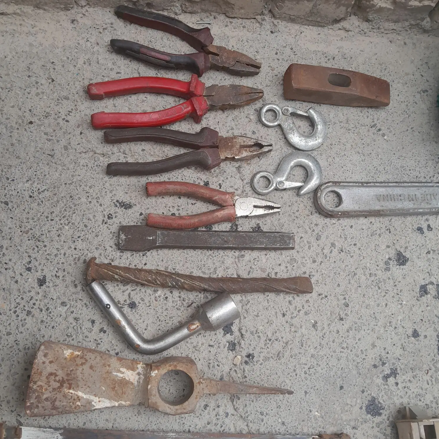 انبردست|ظروف پختوپز|اصفهان, حصه جنوبی|دیوار