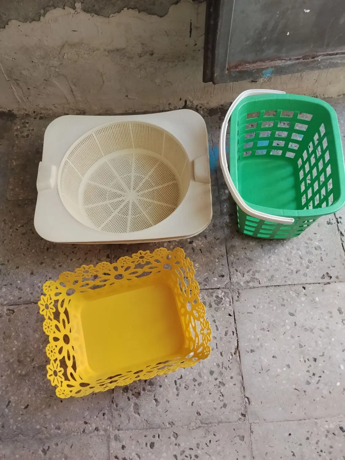 ظرف|ظروف نگهدارنده، پلاستیکی، یکبارمصرف|بیرجند, |دیوار