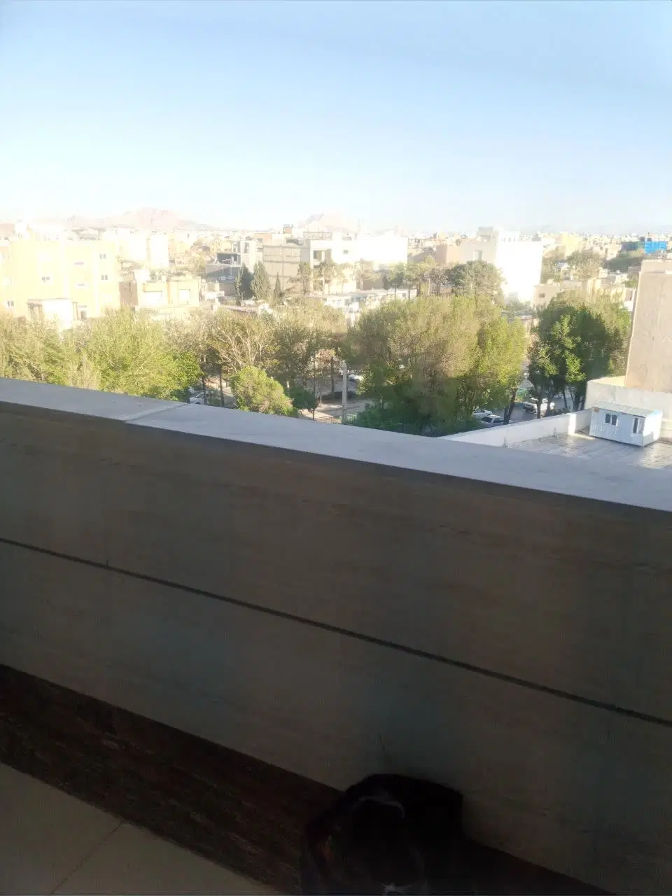 سه خواب دو تراس - Więcej