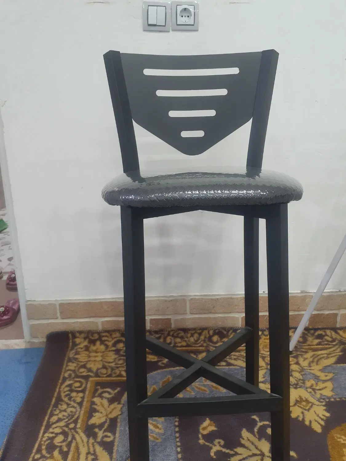 صندلی|صندلی و نیمکت|فیروزآباد (فارس), |دیوار