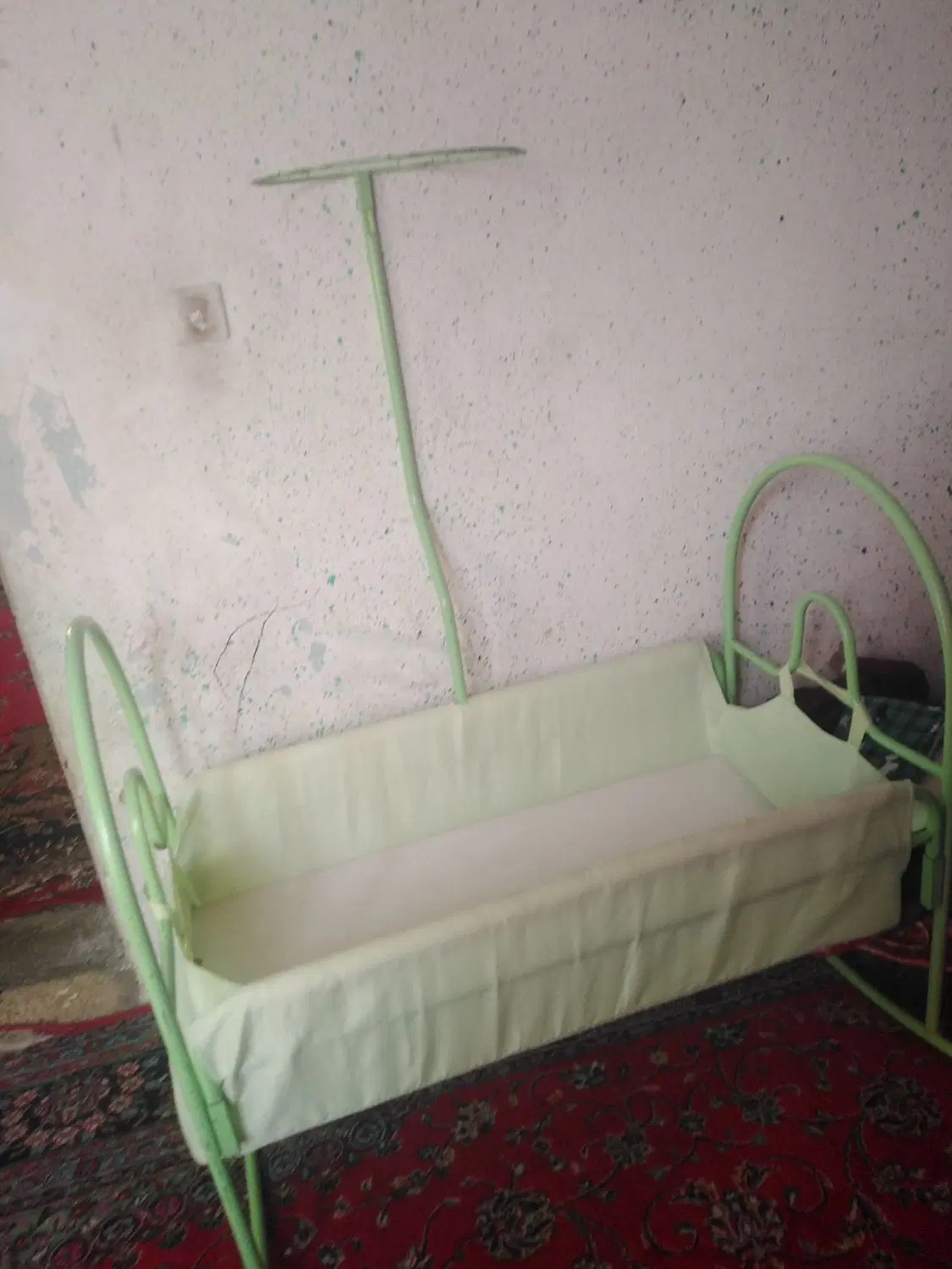 گهواره‌.|تخت و صندلی بچه|شیراز, سعدیه جنوبی|دیوار