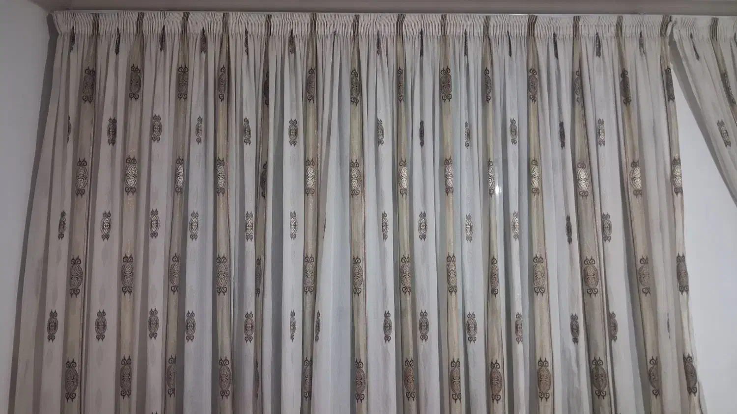 پرده|پرده، رانر، رومیزی|نیشابور, گنبد سبز|دیوار