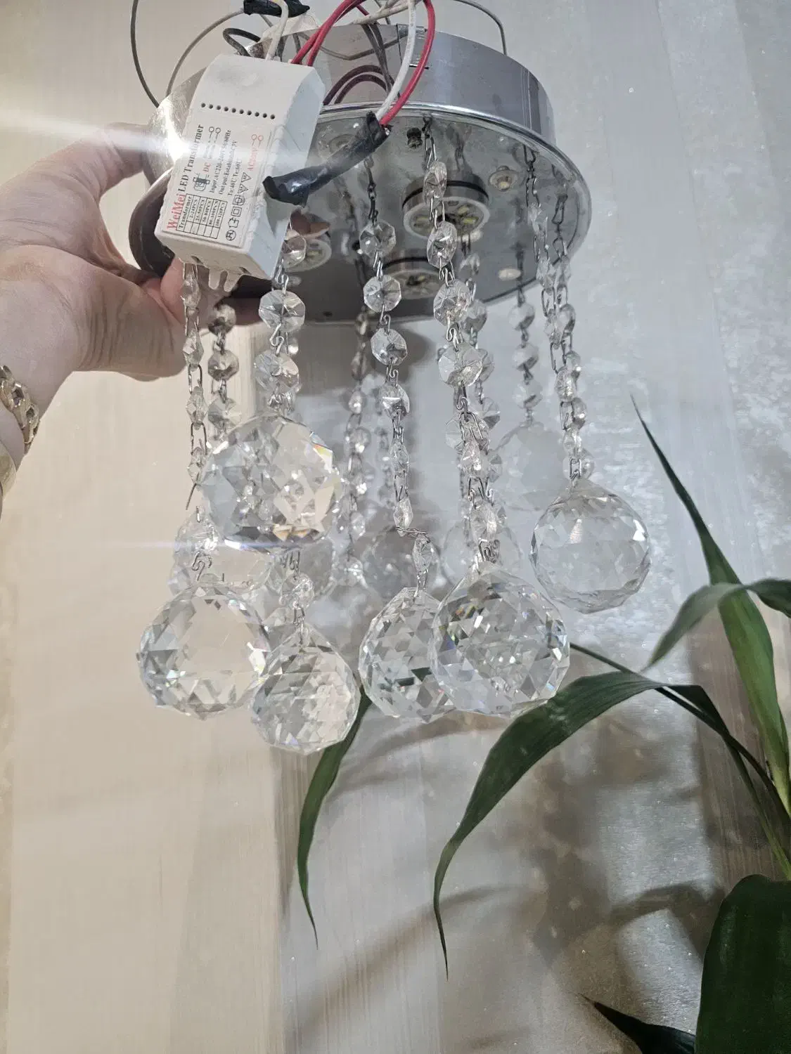 لوستر|لوستر و چراغ آویز|مشهد, فرهنگ|دیوار