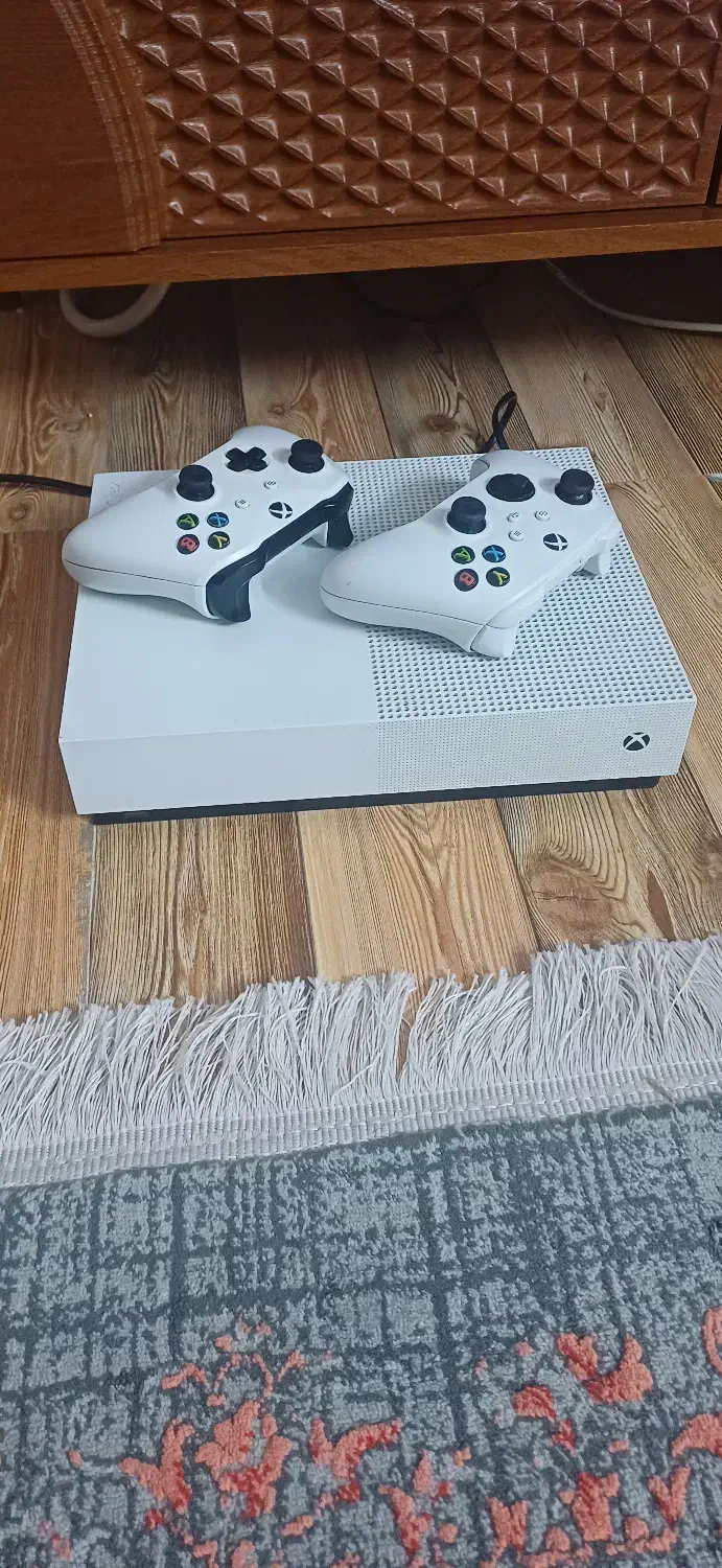 Xbox one s 1T|کنسول، بازی ویدئویی و آنلاین|گرمسار, |دیوار