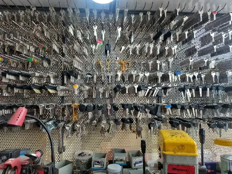 کلیدسازی،دزدگیر،گاوصندوق،ریموت|خدمات پیشه و مهارت|پرند, فاز ۰|دیوار