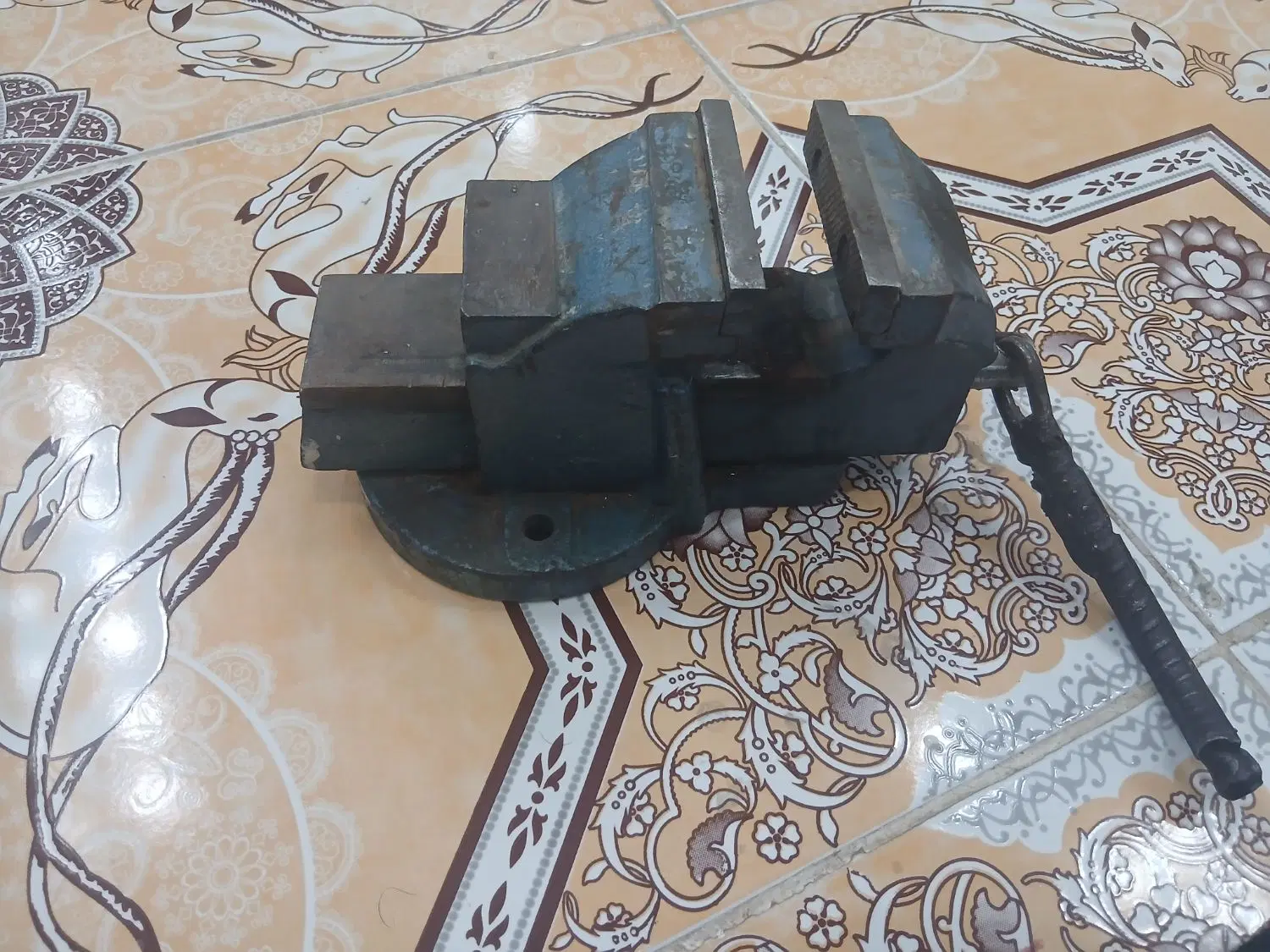 گیره|ابزارآلات|فولادشهر, B2|دیوار