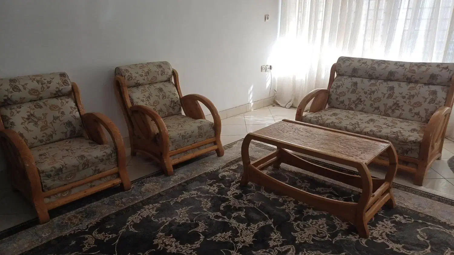 نیم ست|مبلمان خانگی و میز عسلی|نیشابور, هفده شهریور|دیوار