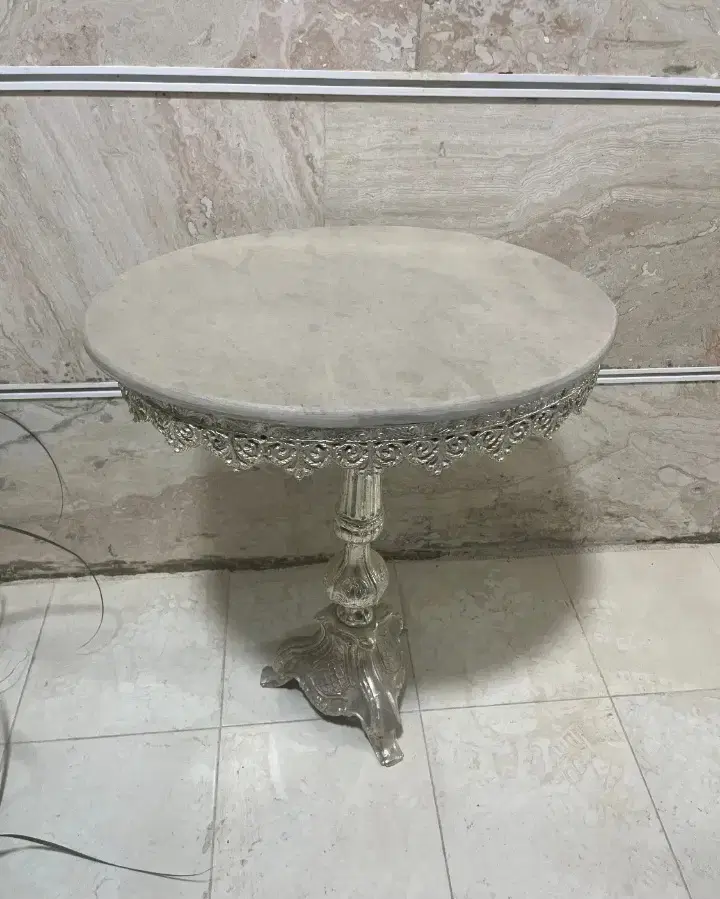 میز اینه،|میز و صندلی غذاخوری|فرخ‌شهر, |دیوار