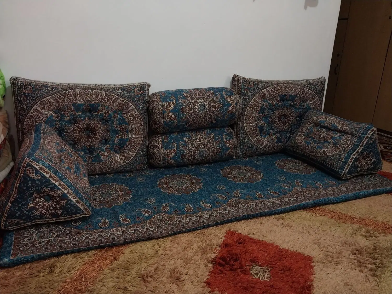 شاه نشین|پشتی|صفادشت, |دیوار