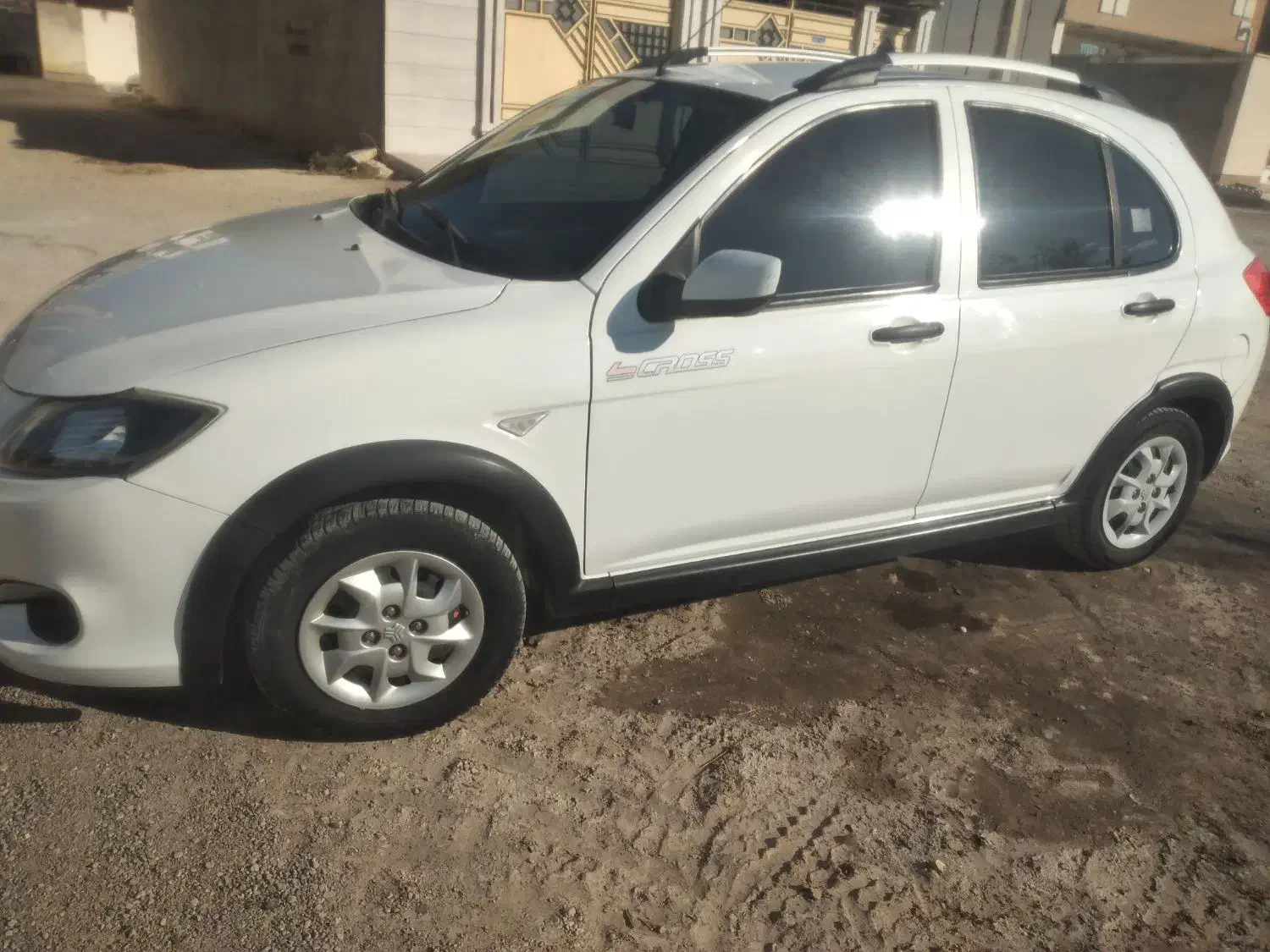 کویک|خودرو سواری و وانت|قلعه شاهین, |دیوار