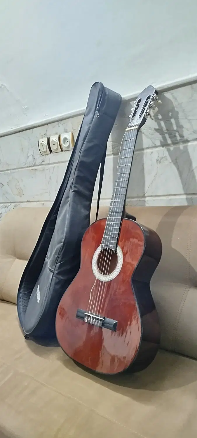 گیتار Yamaha 70c|گیتار، بیس، امپلیفایر|قم, آزادگان|دیوار