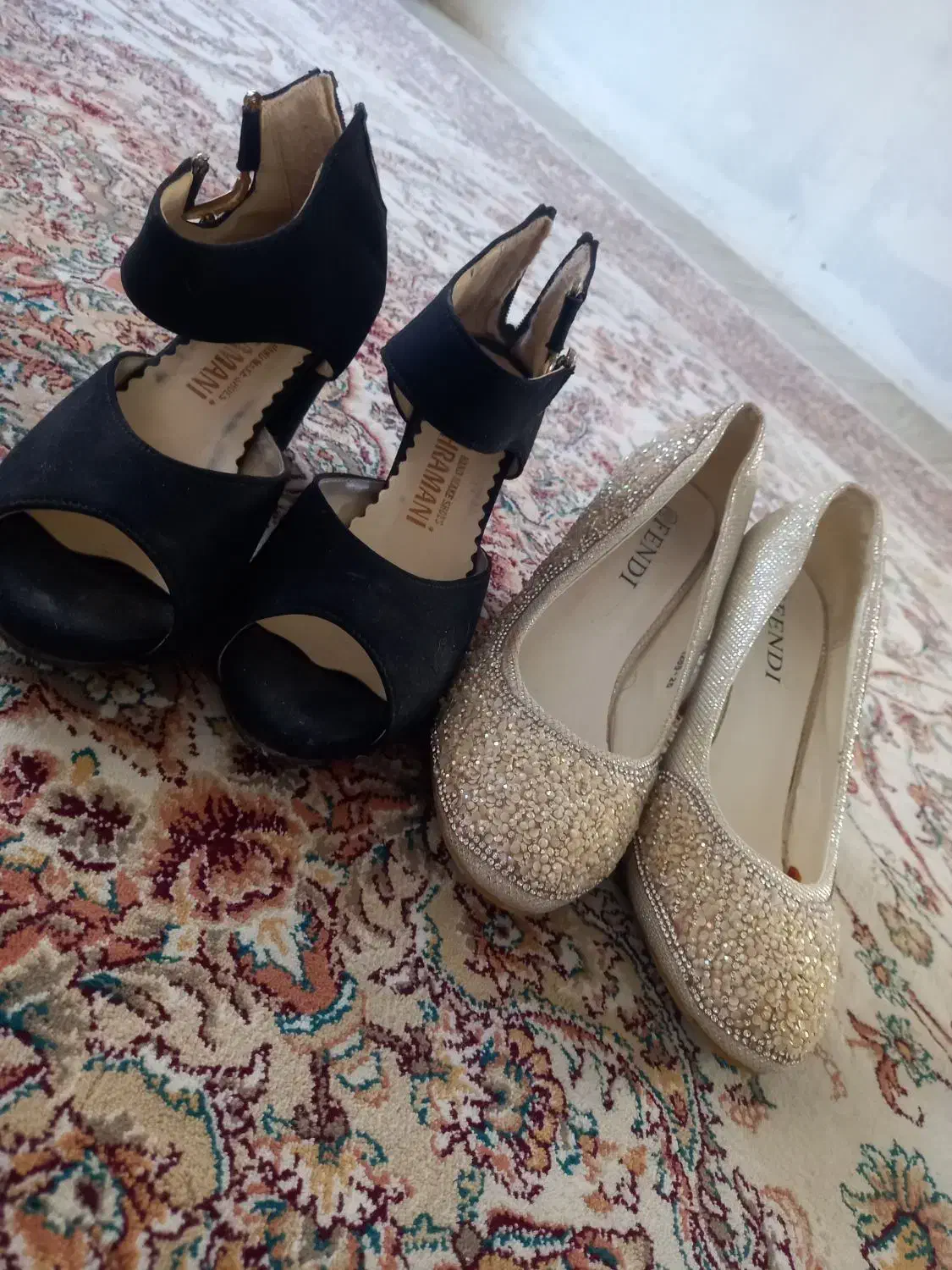 کفش مجلسی|کیف، کفش، کمربند|اسفراین, |دیوار