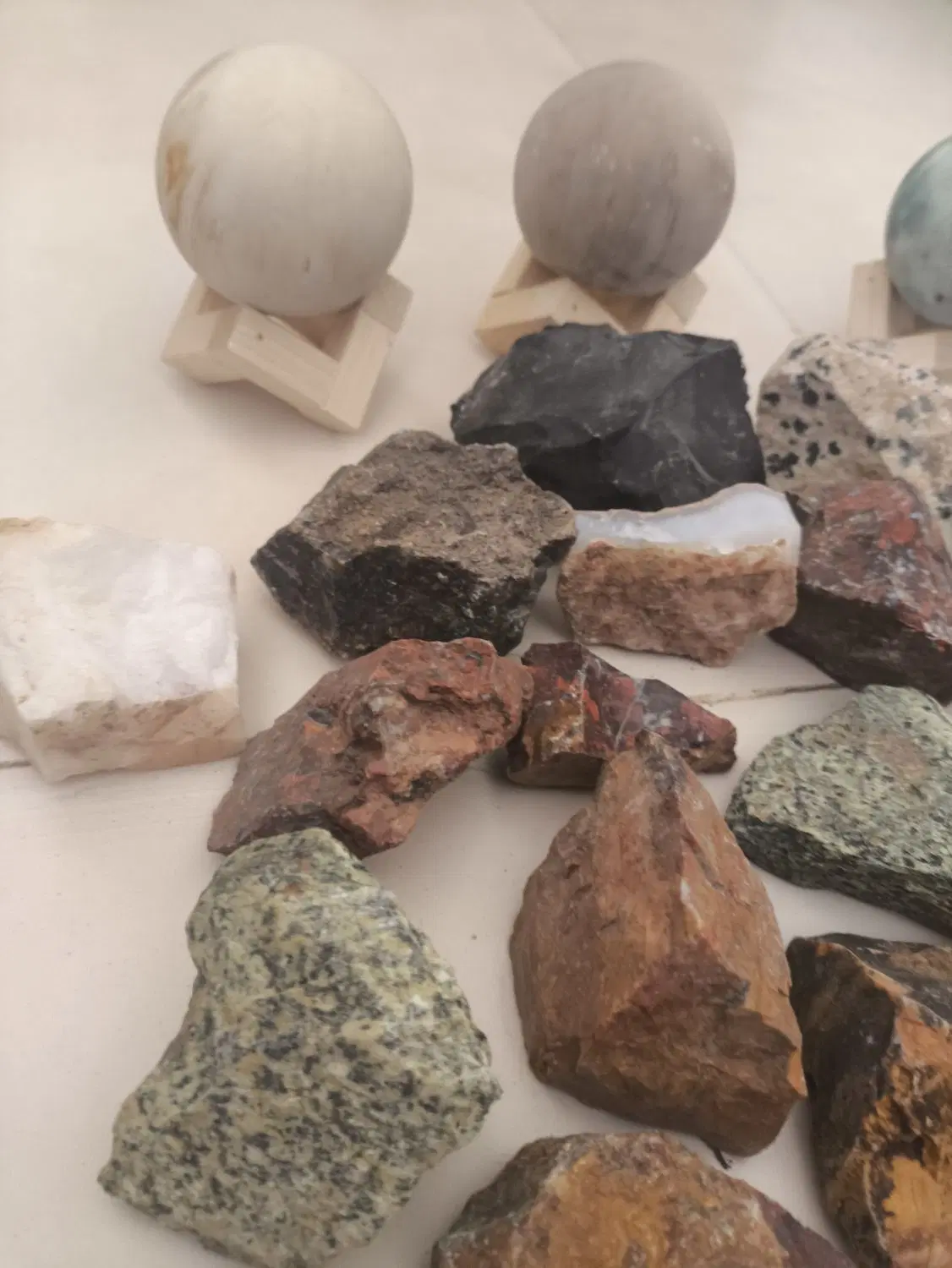 راف|جواهرات|اصفهان, ناژوان|دیوار