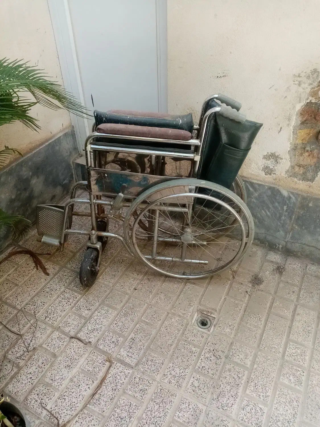 ویلچر|پزشکی|باغستان, |دیوار