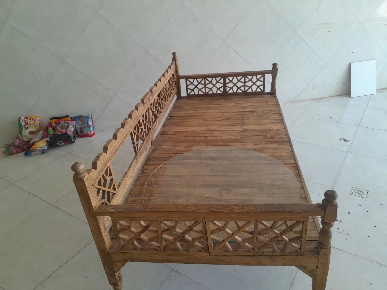 تخت|پشتی|شیروان (خراسان), |دیوار