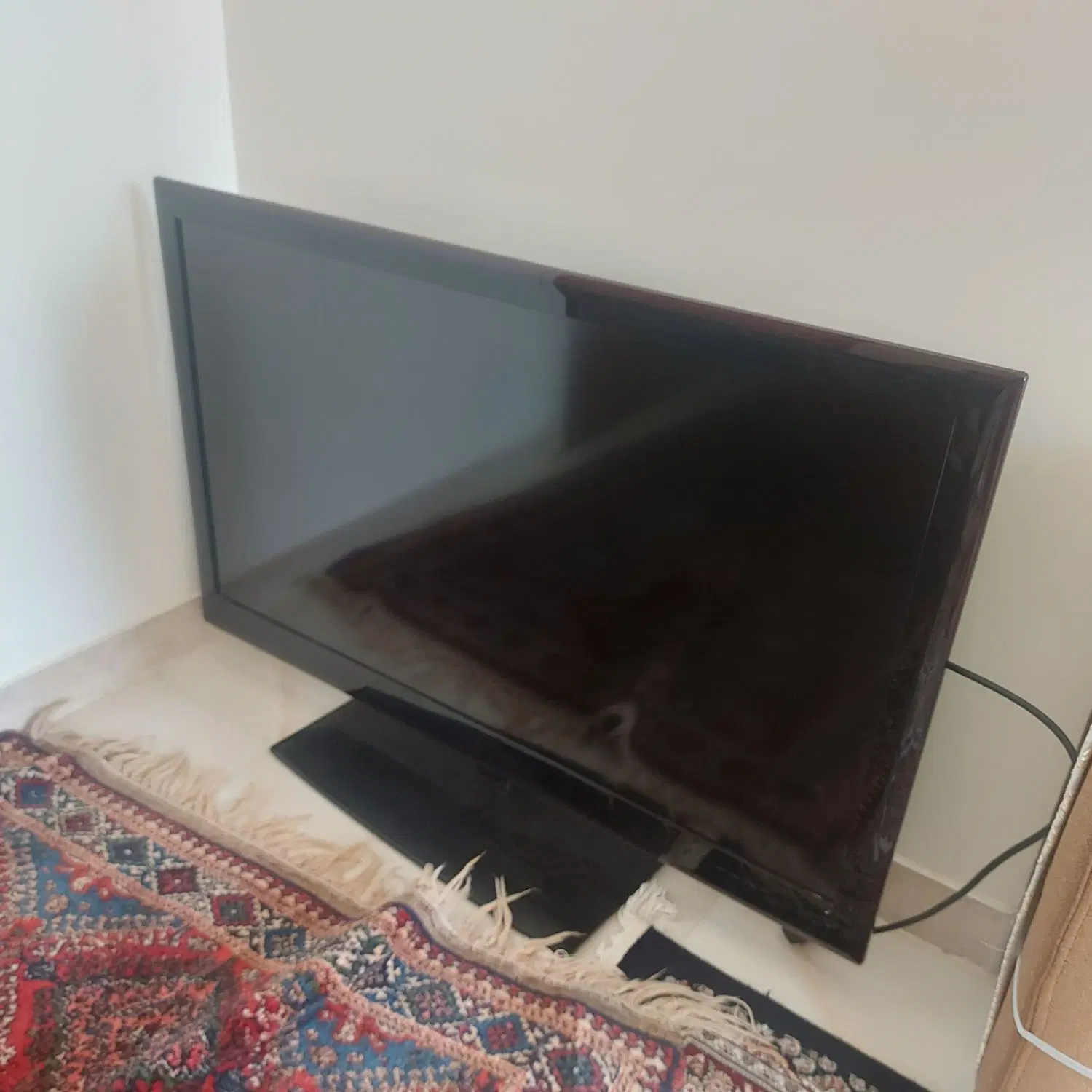 LED    42ingرنگی|تلویزیون و پروژکتور|بروجن, |دیوار