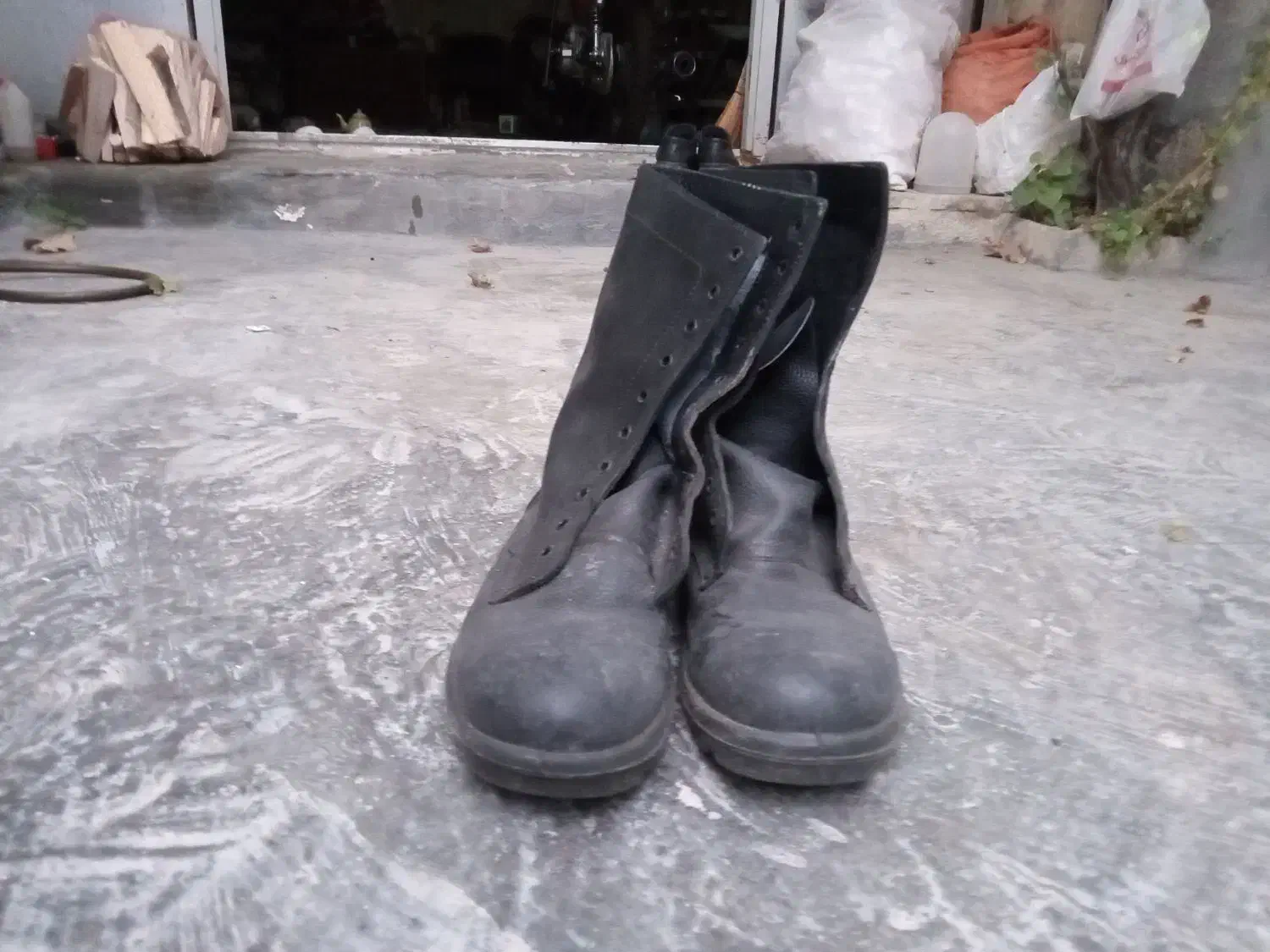 پوتین|کیف، کفش، کمربند|بجنورد, |دیوار