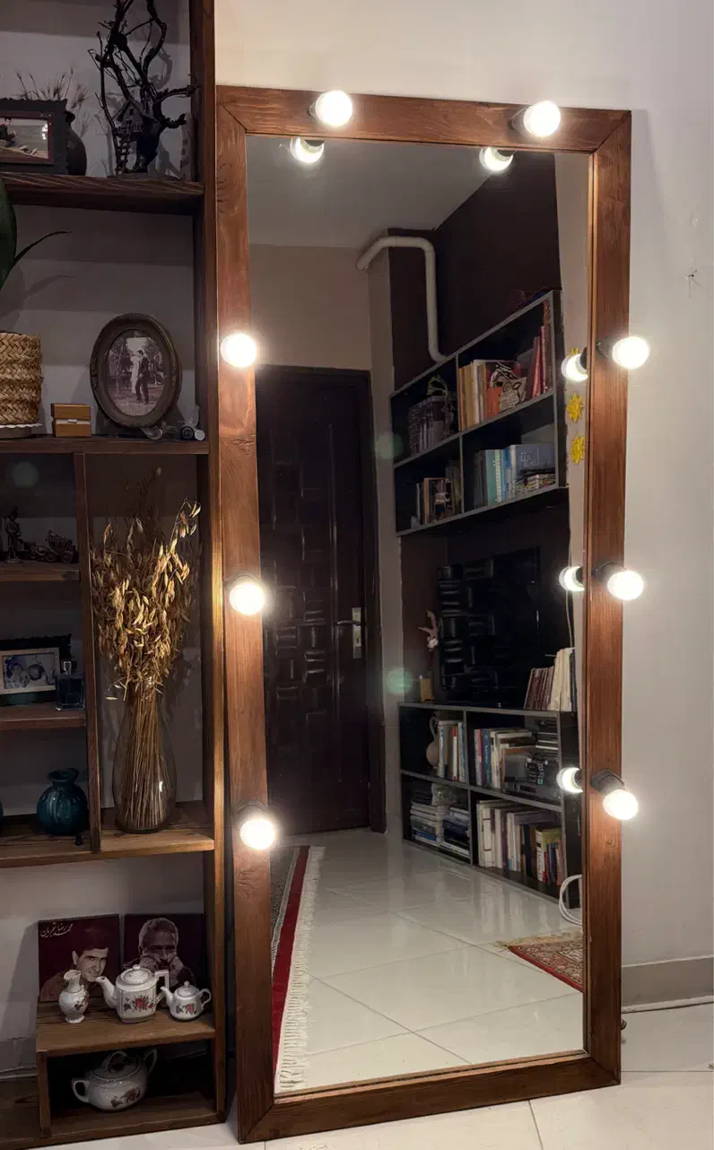 آینه قدی|آینه|لاهیجان, کاروانسرابر|دیوار